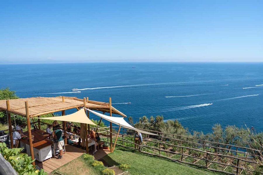 Amalfi Coast: Pizza & Mozzarella Class with Farmhouse visit - Making dough with a local pizzaiolo