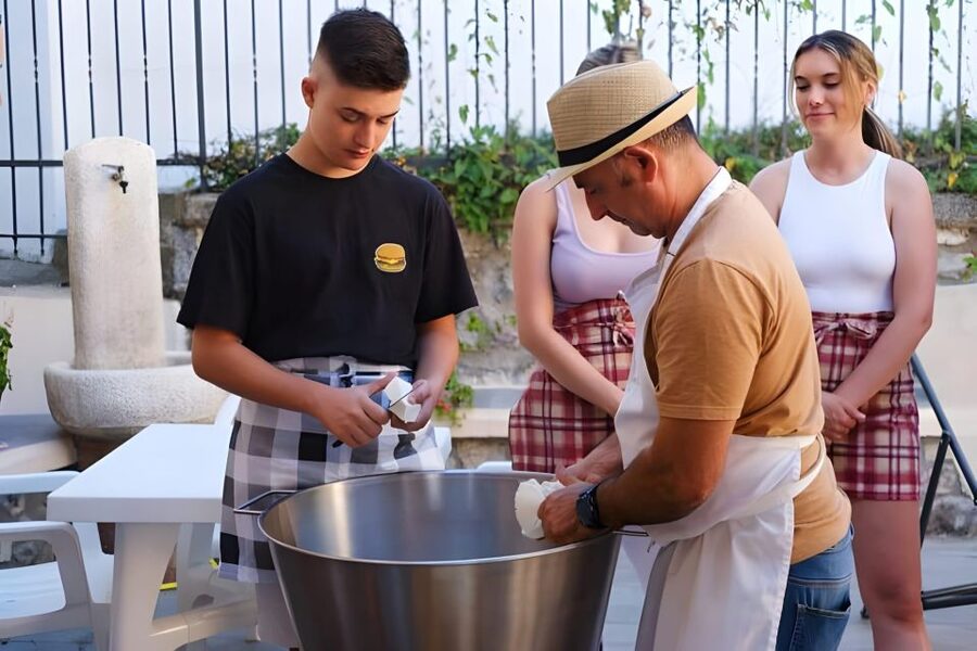 Amalfi: Make Fresh Pasta, Mozzarella, & Tiramisù with Wine - Who Should Book This Experience?