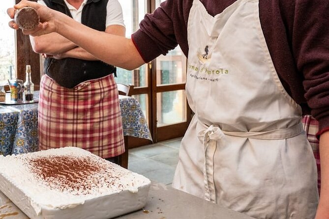 Amalfi: Milk cows, make pasta, mozzarella and tiramisu! - Eating the meal you prepared