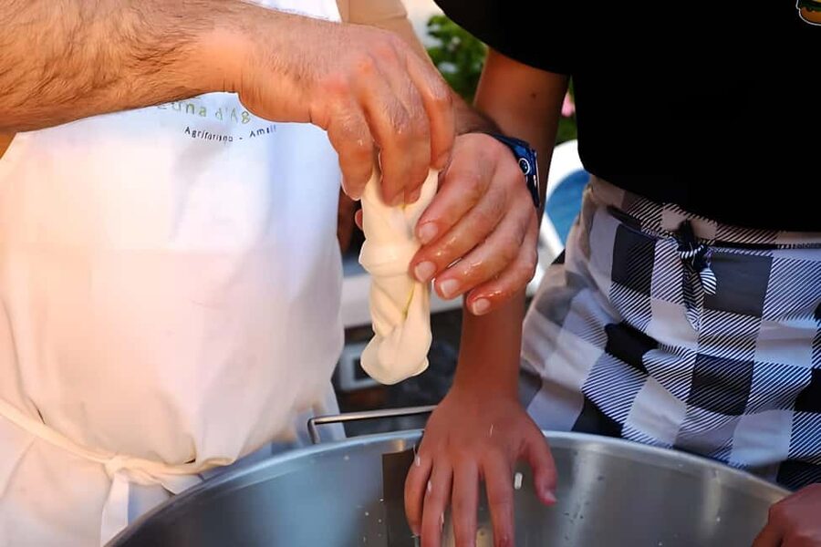 Amalfi: Milk the cows, Make Pasta, Mozzarella and Tiramisù! - Who should book this experience?