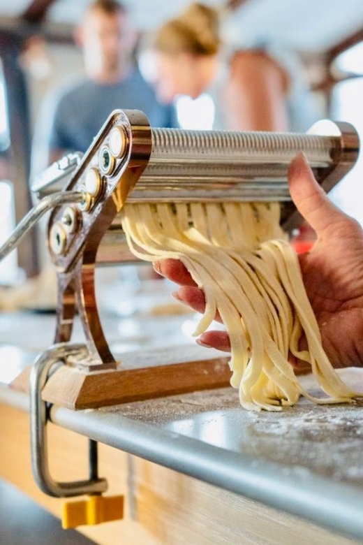 Amalfi: Mozzarella, Fettuccine, and Tiramisù Cooking Class - Making mozzarella from scratch