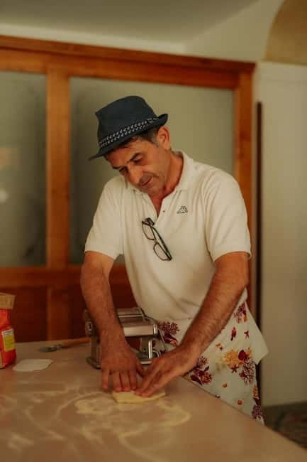 Amalfi: Tagliatelle, Mozzarella & Tiramisù Cooking Workshop - Sitting down to eat what you made