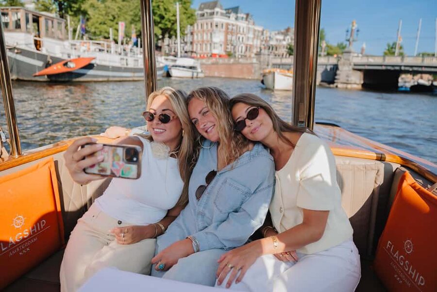 Amsterdam: Classic Saloon Boat Cruise with Cheese & Wine - Leliegracht, the Red Light District, and the Old Harbor