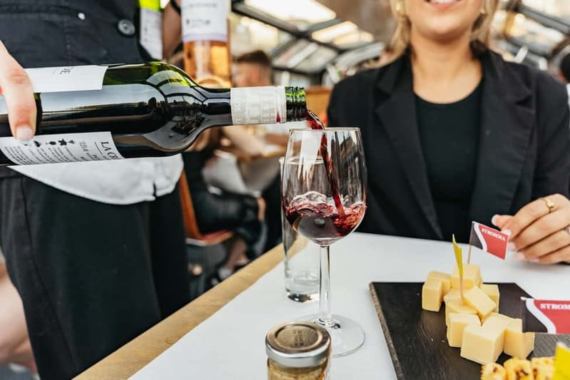 Amsterdam: Cozy Cheese & Wine Cruise Tasting Experience - A heated boat built for conversation
