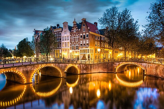 Amsterdam: Dutch Cheese and Wine Tasting Cruise - NEMO Science Museum and Central Station