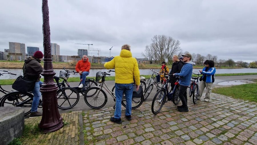 Amsterdam: Dutch Countryside E-Bike with Cheese & Clogs - The ride back through open country