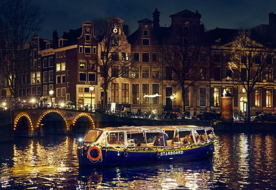Amsterdam: Evening Candle Light Cruise With Wine & Cheese - How the one-hour length affects the experience