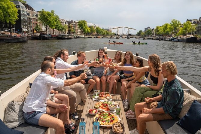 Amsterdam: Evening Candle Light Cruise With Wine & Cheese - Why an evening canal ride works so well