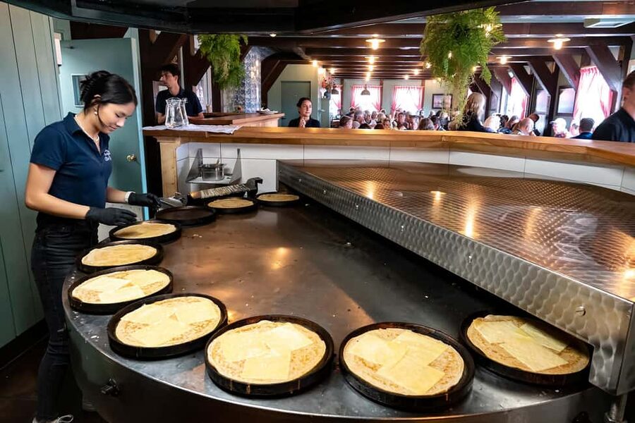 Amsterdam: Experience Zaanse Schans Windmills & Cheese Farm - Clogs, workshops, and old-style Dutch craft