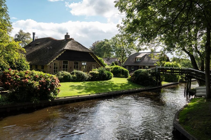 Amsterdam: Giethoorn Tour Scenic Cruise, Cheese & Free Time - Should you book this Giethoorn tour?