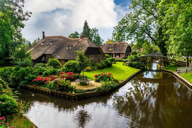Amsterdam: Giethoorn Tour Scenic Cruise, Cheese & Free Time - Three hours to explore Giethoorn at your own pace