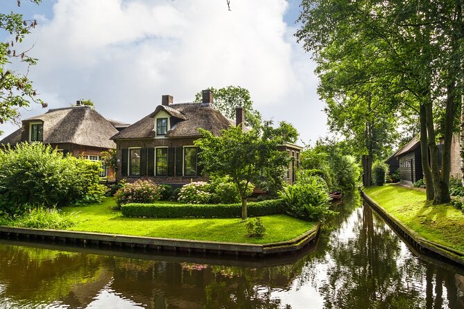 Amsterdam: Giethoorn Tour Scenic Cruise, Cheese & Free Time - The two-hour ride through the Netherlands