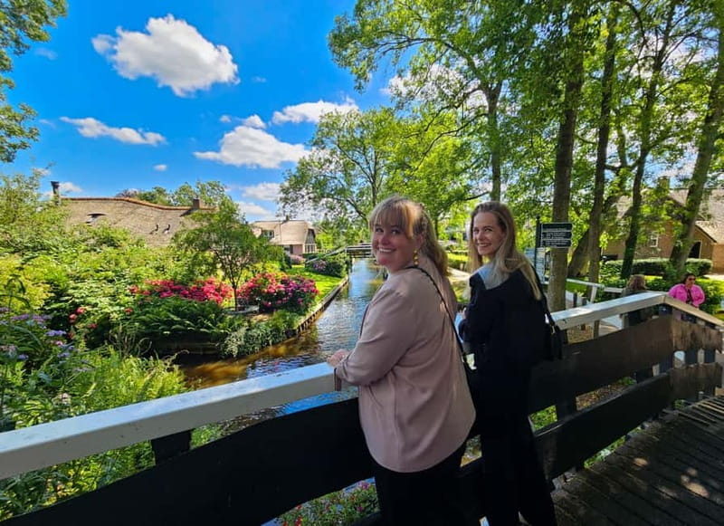 Amsterdam: Live GuideD Giethoorn Boat Tour & Cheese Platter - The 1.5-Hour Coach Ride to Giethoorn