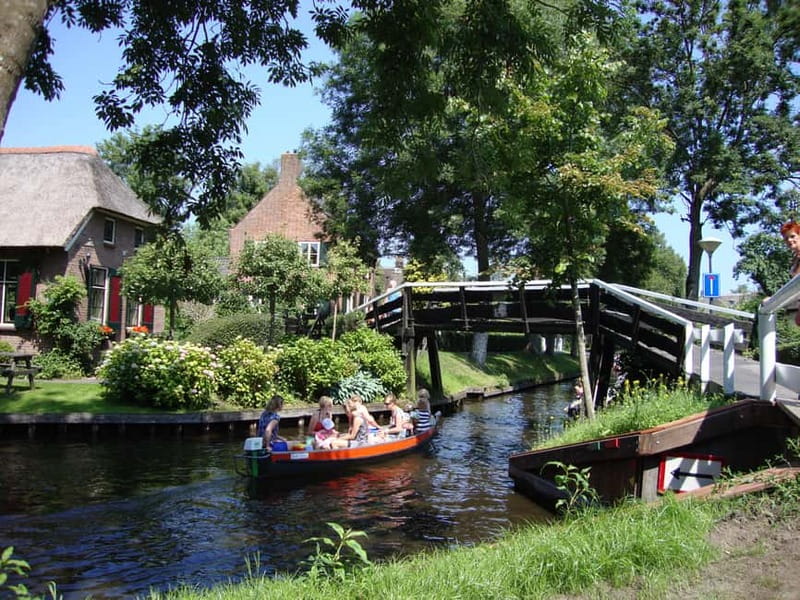 Amsterdam: Live GuideD Giethoorn Boat Tour & Cheese Platter - The Cheese Platter on Board
