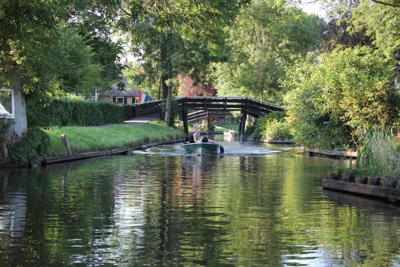 Amsterdam: Live GuideD Giethoorn Boat Tour & Cheese Platter - Who Will Enjoy This Giethoorn Tour Most