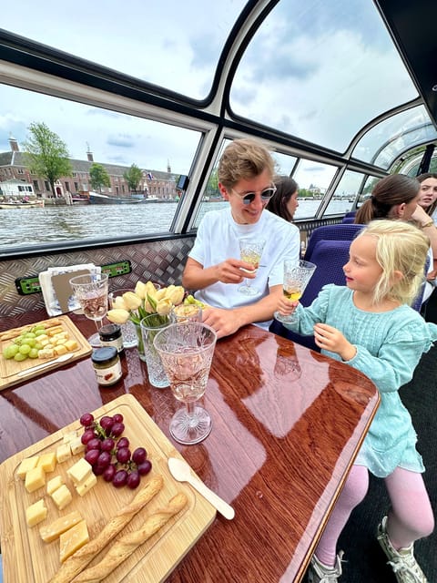 Amsterdam: Luxury Cheese & Wine Canal Cruise - What the one-hour route feels like