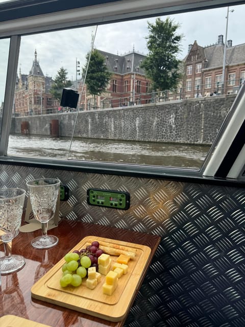 Amsterdam: Luxury Cheese & Wine Canal Cruise - Who should book this Amsterdam cruise?
