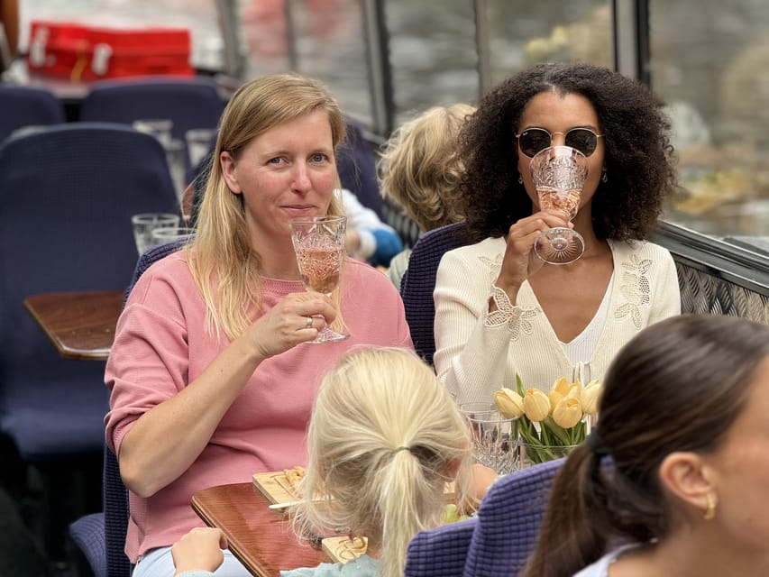 Amsterdam: Luxury Cheese & Wine Canal Cruise - Meeting the boat at H’Art Museum