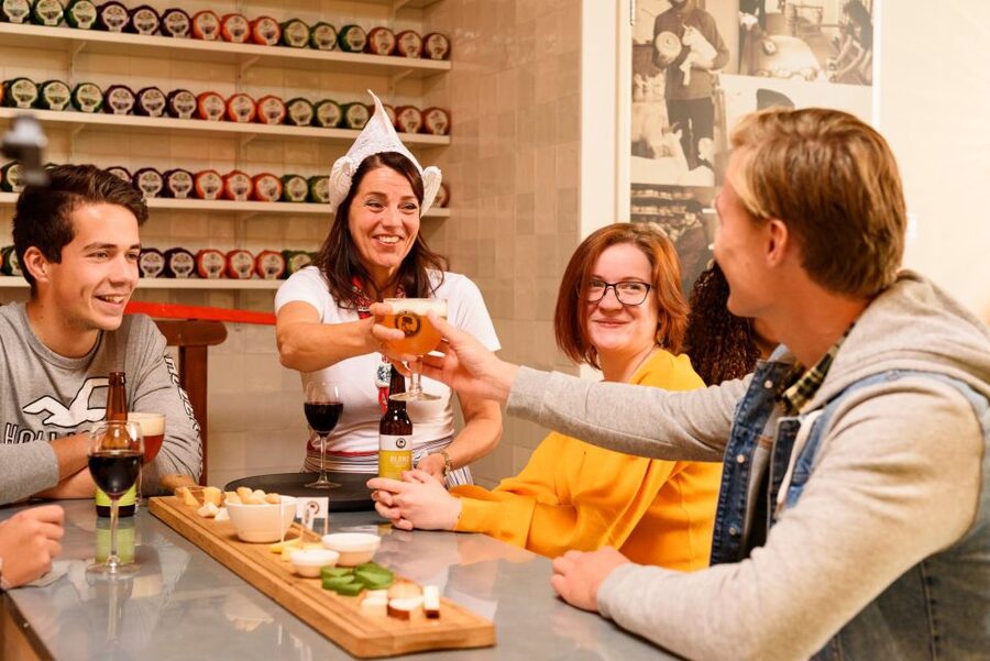 Amsterdam: Premium Henri Willig Cheese Tasting Experience - Stairs, seating, and who should book