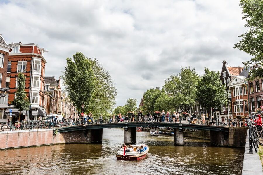 Amsterdam: Private Cheese and Beer Tour - A cheese board in the Jordaan