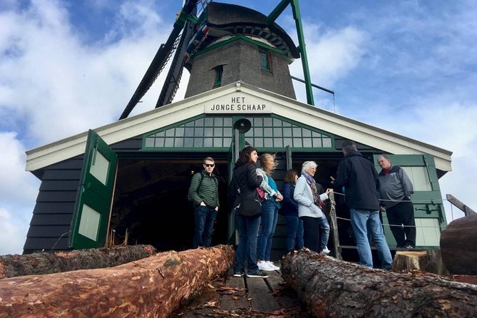 Amsterdam private tour to windmills, cheese farm and villages - Broek in Waterland: wooden houses on soft ground
