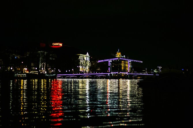 Amsterdam Small-Group Evening Canal Cruise Including Wine, Craft Beer, Cheese - Comfort on a small electric boat