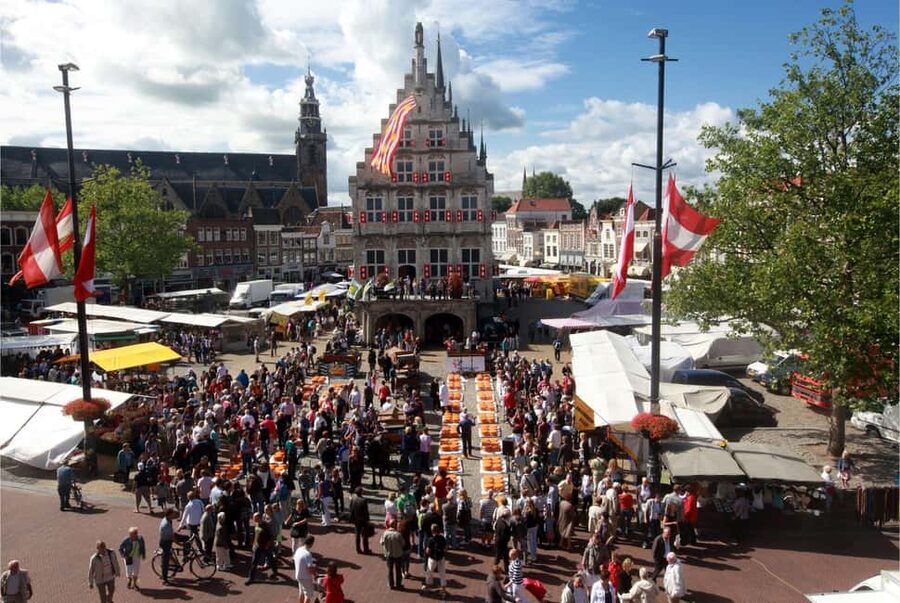 Amsterdam: Traditional Cheese Market Tour to Alkmaar - The important Alkmaar and Gouda mix-up