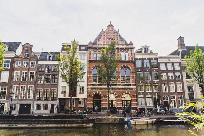 Amsterdam Walking Tour with Cheese Tasting - Old Amsterdam Cheese Store and five Gouda tastings
