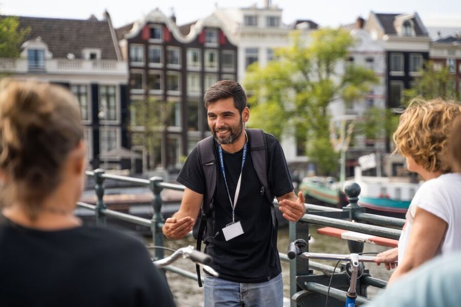 Amsterdam Walking Tour with Cheese Tasting - How the guide shapes the experience
