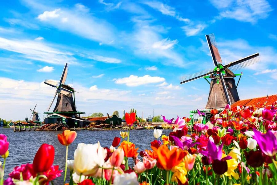 Amsterdam: Zaanse Schans, Cheese Tasting & Volendam Tour - Why the small bus makes a difference