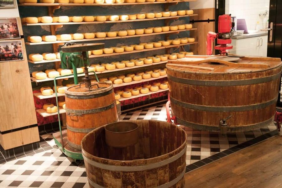 Amsterdam: Zaanse Schans, Cheese Tasting & Volendam Tour - The pace, comfort, and practical drawbacks