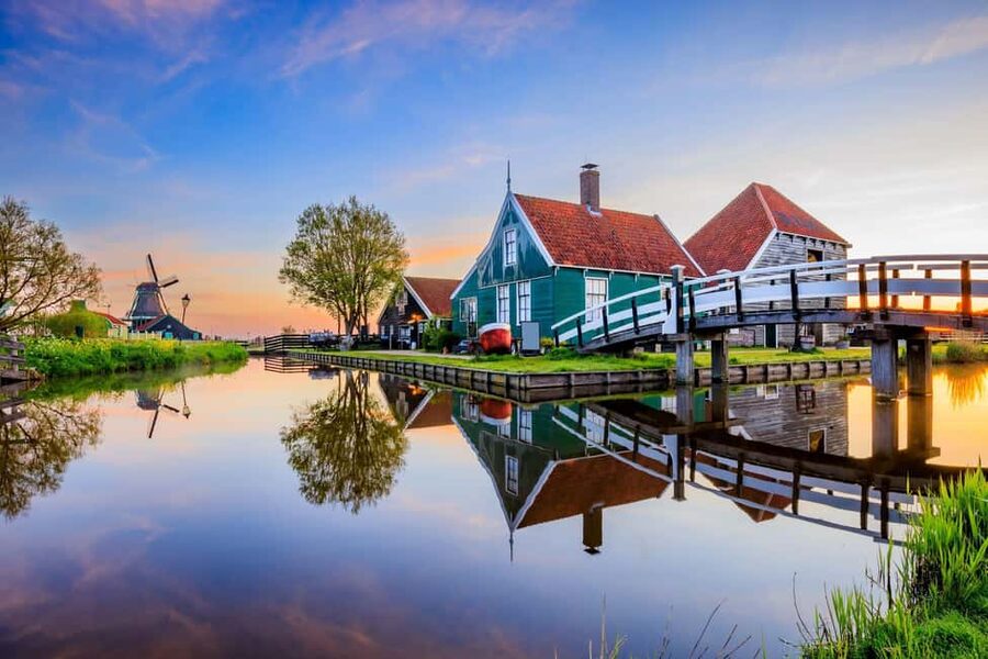 Amsterdam: Zaanse Schans, Cheese Tasting & Volendam Tour - Who will get the most from this outing?