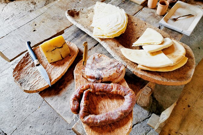 Archeology, visit to a vineyard and wine and pecorino cheese tasting - Five things to know before booking