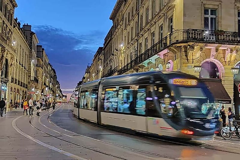 Bordeaux Night Walk ending with Wine and cheese Tasting - Porte Cailhau and Bordeaux’s fortified past