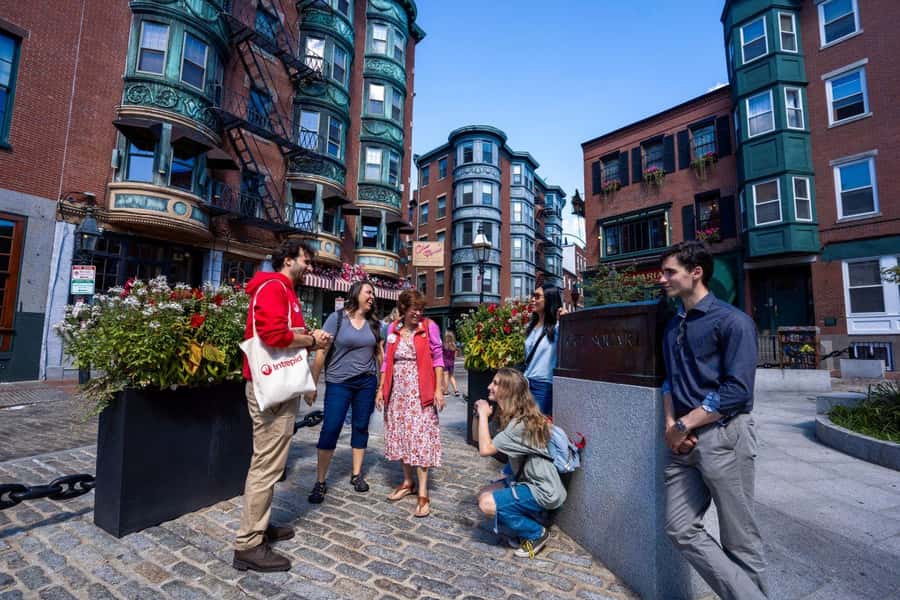 Boston: North End Food Experience with Pizza, Meats & Cheese - Boston History Between The Bites