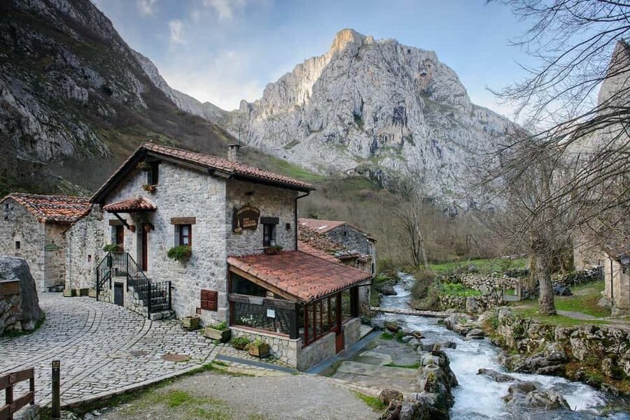 Bulnes: Excursion with funicular and Cabrales cheese cave in the Picos de Europa - Why Bulnes makes this day trip special