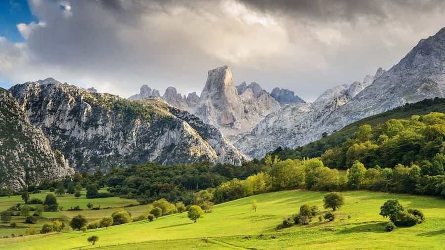 Bulnes: Excursion with funicular and Cabrales cheese cave in the Picos de Europa - Poncebos and the Cares Gorge