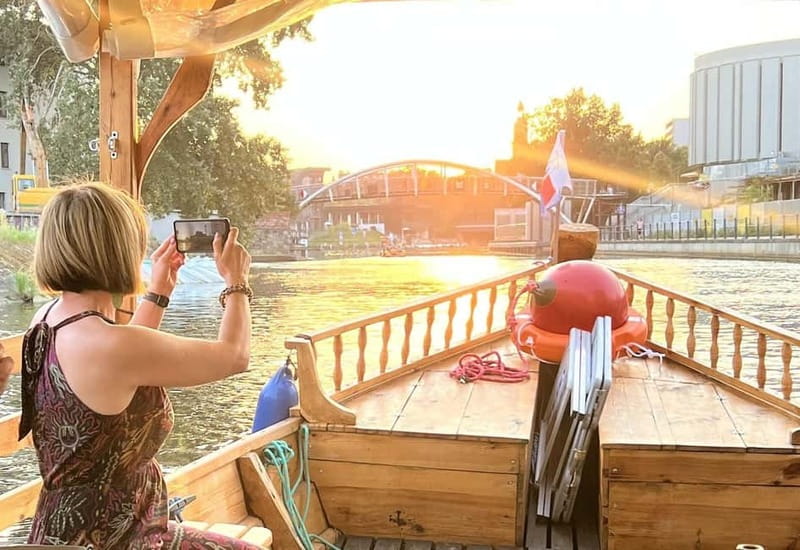 Bydgoszcz: River Cruise with local Wine and Cheese Tasting - Meeting the Fryc boat on Mill Island