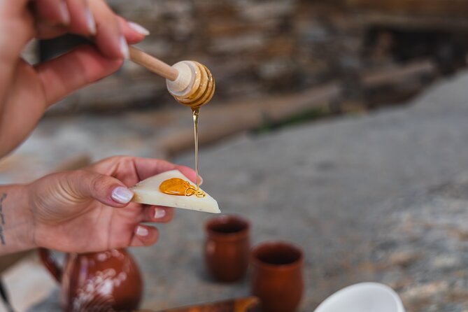 Cheese and Wine Tasting (Guided Tour INCLUDED) - The first 20 minutes: Ios before tourism