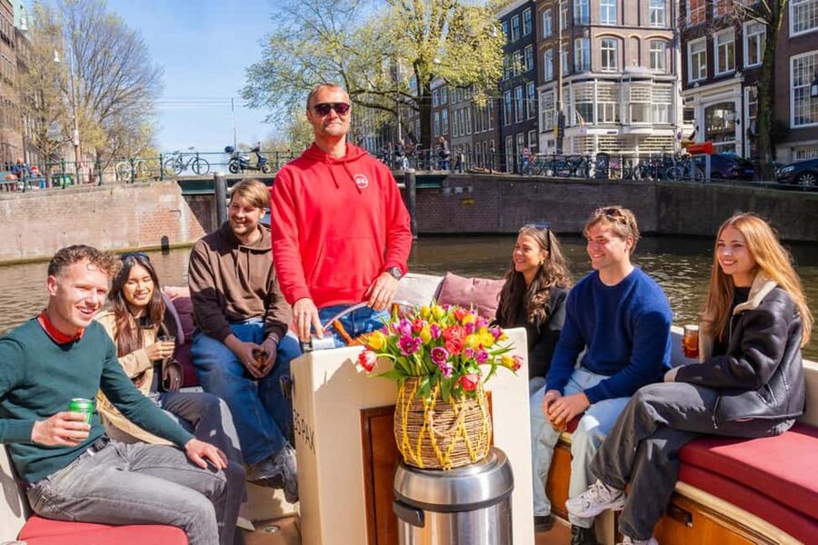 Cheese & Drinks Guided Amsterdam Boat Tour, All Inclusive - Oudezijds Voorburgwal and the Oude Kerk