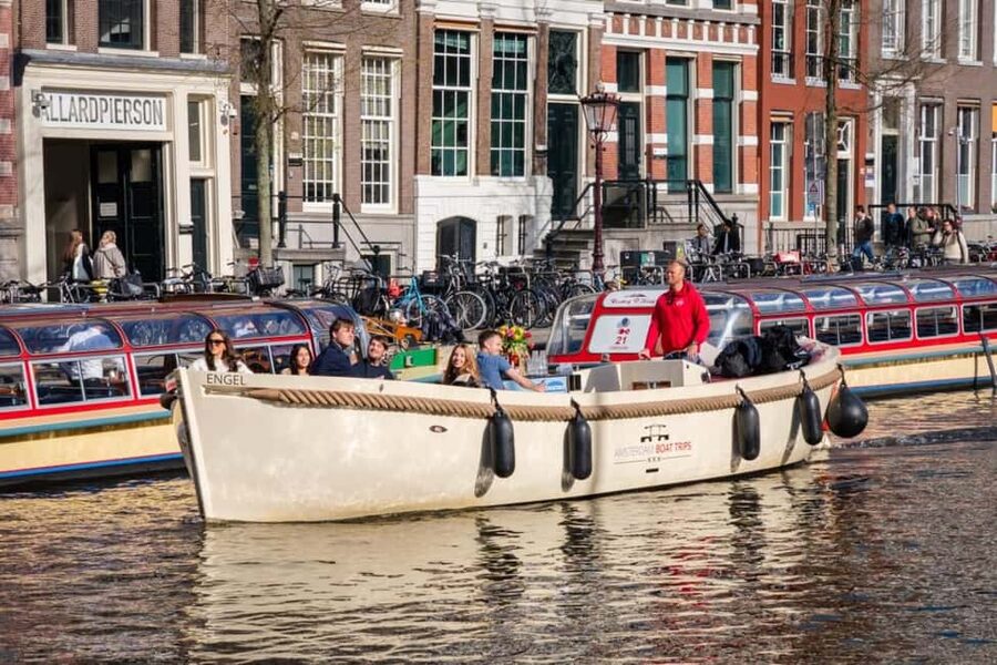 Cheese & Drinks Guided Amsterdam Boat Tour, All Inclusive - What the Electric Boat Changes