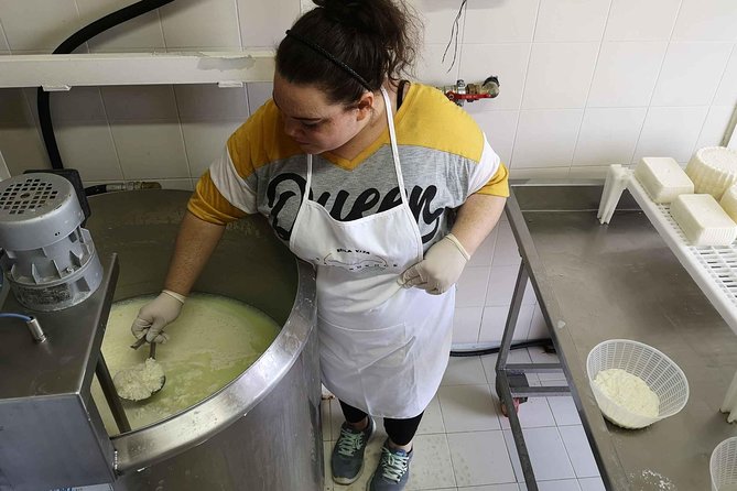 Cheese & ricotta making – Teramo (Abruzzo) Italy - Meeting a three-generation cheesemaking family