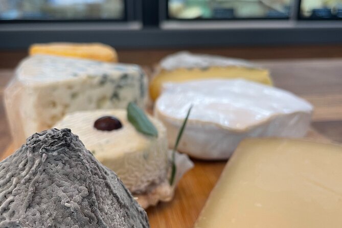 Cheese & Wine Tasting in Montmartre with a Local Cheesemonger - The setting in Montmartre