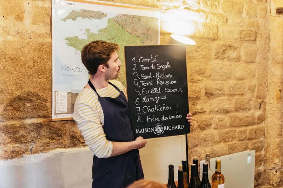 Cheese & Wine Tasting in Montmartre with Local Cheesemonger - What makes this more than a cheese board?