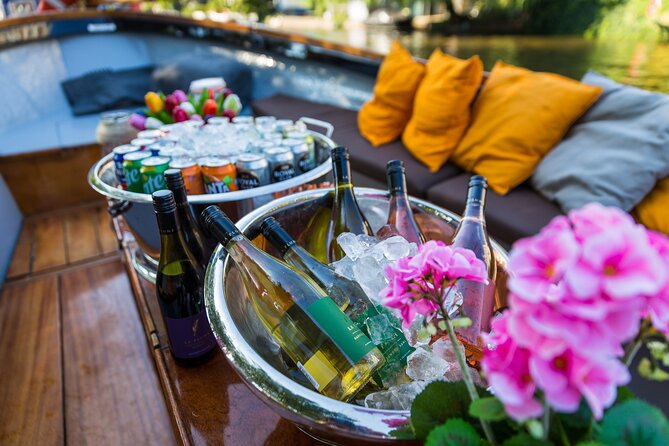 Classic Salonboat Tour in Amsterdam Including Cheese and Wine - Smaller sights that add local character