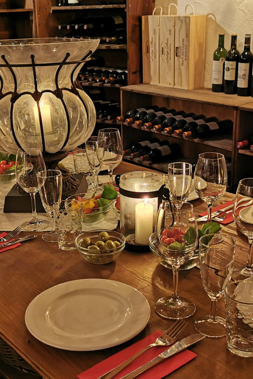 Cologne-Nippes: Gourmet wine tasting with cheese platter - Starting at Le Caveau in Cologne-Nippes