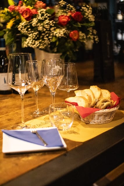 Como: Wine Tasting Experience with Cheese and Cold Cuts - Cured meats, cheeses, and the vegetarian option