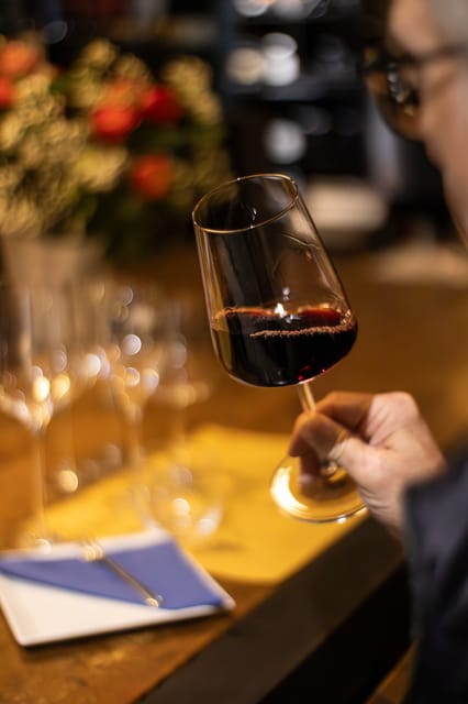 Como: Wine Tasting Experience with Cheese and Cold Cuts - The social side of a small-group tasting