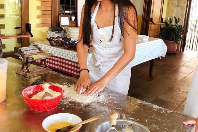 Cooking lesson: tagliatelle, mozzarella and tiramisu - Lunch with the people who taught you