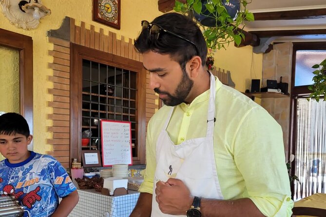 Cooking lesson: tagliatelle, mozzarella and tiramisu - Making mozzarella with very fresh milk